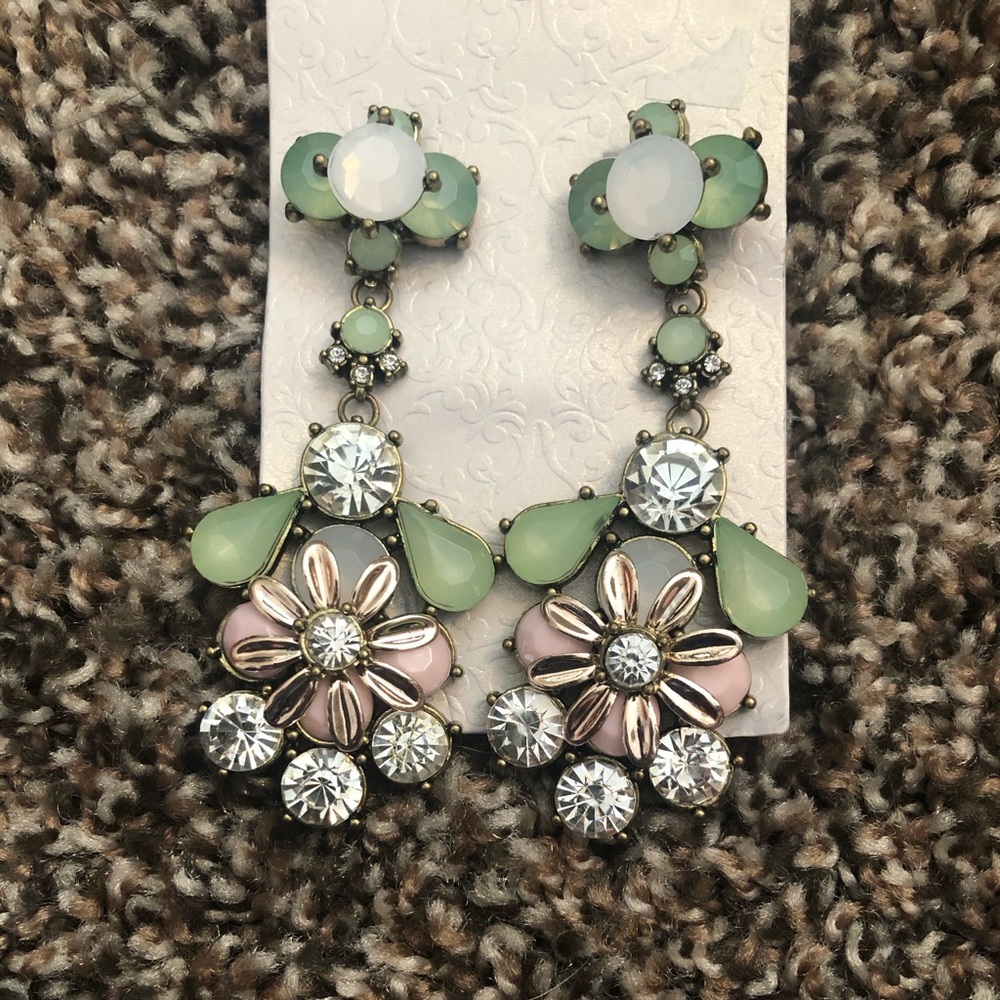 No Boundaries Floral Jeweled Earrings Nwt 14$
